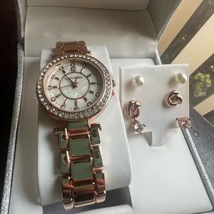 Watch + 3 pairs of earrings gift set